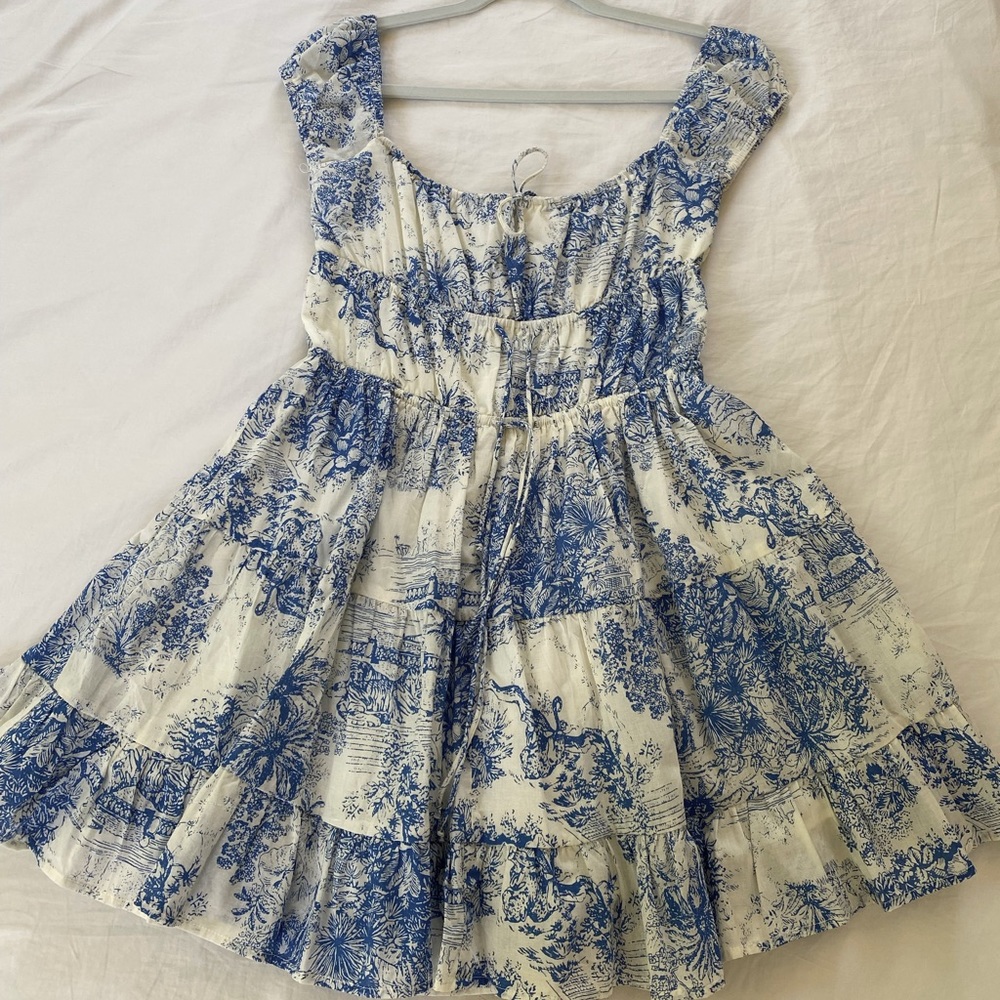 Blue and white olivaceous mini dress